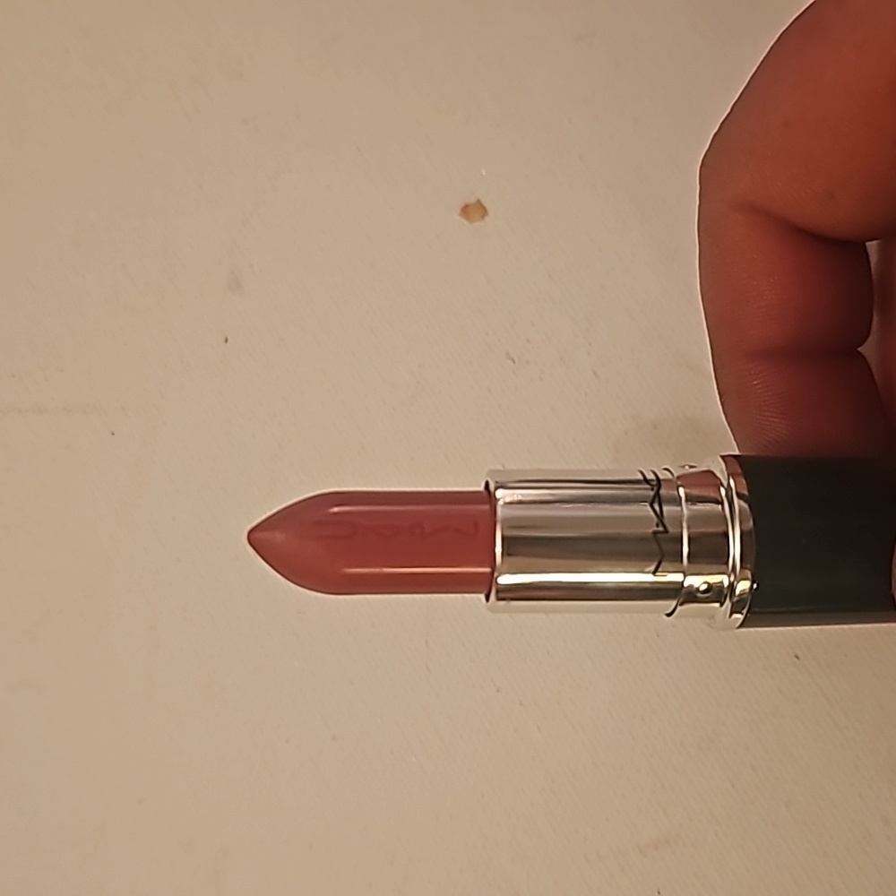 MAC LIPSTICK AND GLOSS - Picture 6 of 8